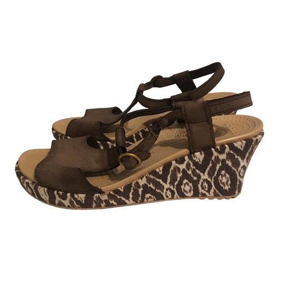 CROCS Shoes - Crocs A Leigh Brown Ikat T Strappy Wedge Sandals Heels. Size 8. Pre-owned